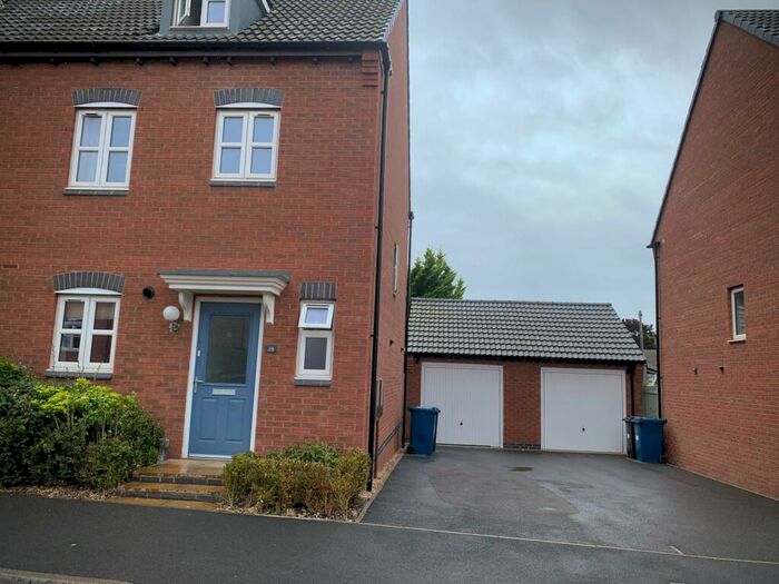 4 Bedroom Semi-Detached House To Rent In Autumn Close, West Bridgford, NG2