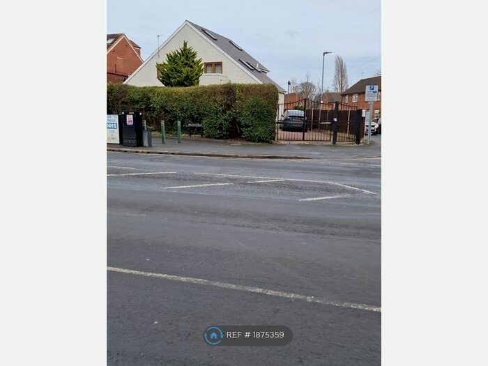 5 Bedroom Detached House To Rent In Aberford Road, Wakefield, WF1