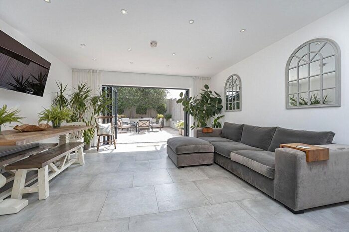 3 Bedroom Terraced House For Sale In Coldharbour Road, Croydon, CR0