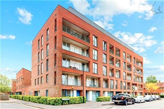 1 Bedroom Apartment To Rent In Evan House, E16