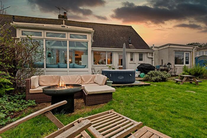 3 Bedroom Semi-Detached House For Sale In Heatherslade Close, Southgate, Swansea, SA3