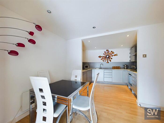 2 Bedroom Flat To Rent In The Quays, Concordia Street, LS1