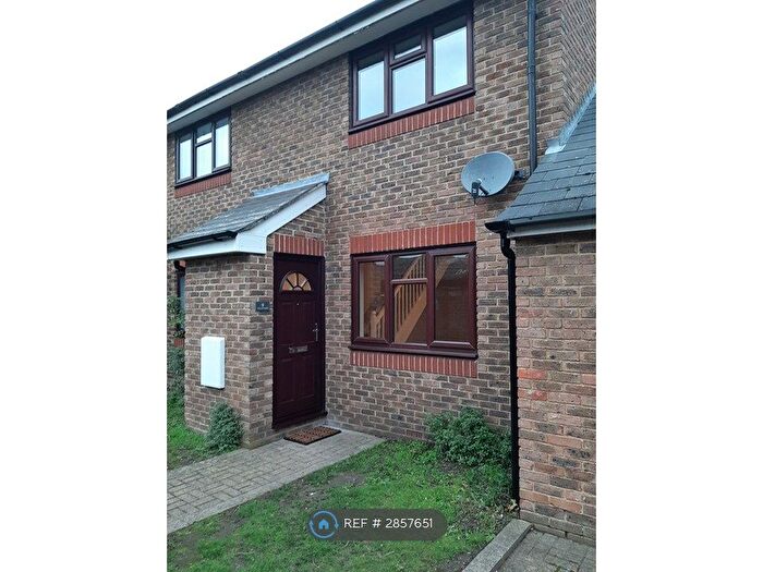 1 Bedroom End Terrace House To Rent In The Cottages, Egham, TW20