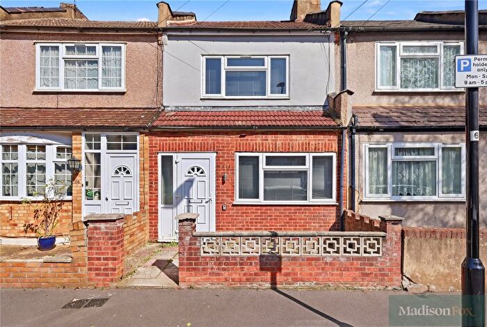 3 Bedroom Terraced House For Sale In Landseer Avenue, Manor Park, E12