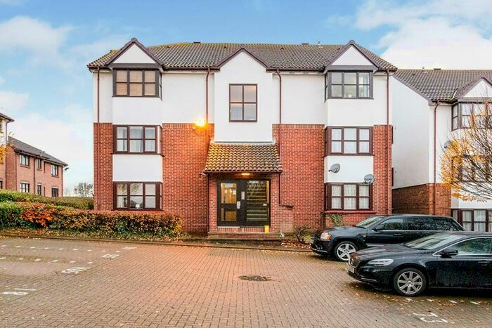 Flat To Rent In Chalice Way, Greenhithe, Kent, DA9