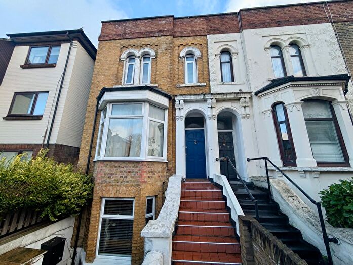 1 Bedroom Flat To Rent In High Road Leytonstone, London, E11