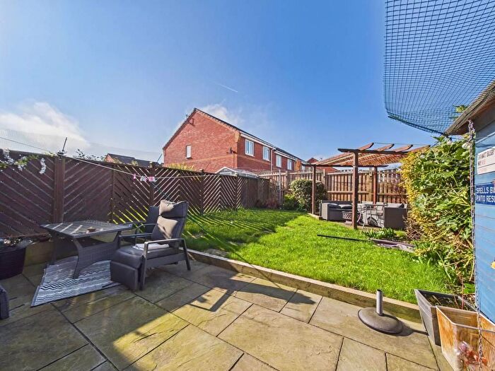 3 Bedroom End Terrace House For Sale In Featherstone Drive, Featherstone, Pontefract, WF7