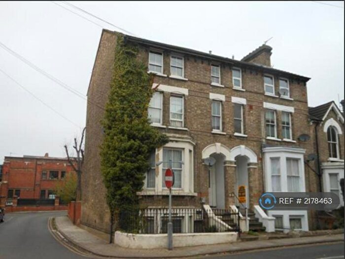 1 Bedroom Flat To Rent In Adelaide Square, Bedford, MK40