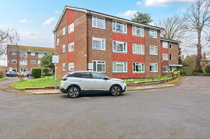 2 Bedroom Flat To Rent In Broadwater Hall, South Farm Road, Worthing, West Sussex, BN14