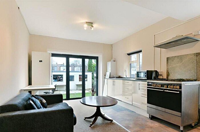 6 Bedroom House To Rent In Rossiter Road, Balham, SW12