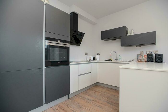 2 Bedroom Apartment To Rent In Park Suites, Waverley Street, NG7