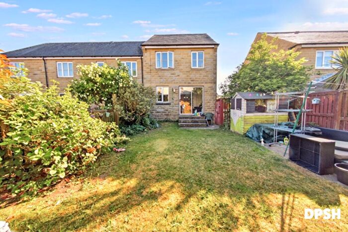 3 Bedroom End Of Terrace House For Sale In Dartmouth Mews, Morley, Leeds, LS27