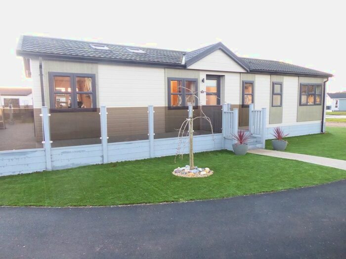 2 Bedroom Mobile/park Home For Sale In Wolds Retreat, Brigg Road, Caistor, Market Rasen, Lincolnshire LN7