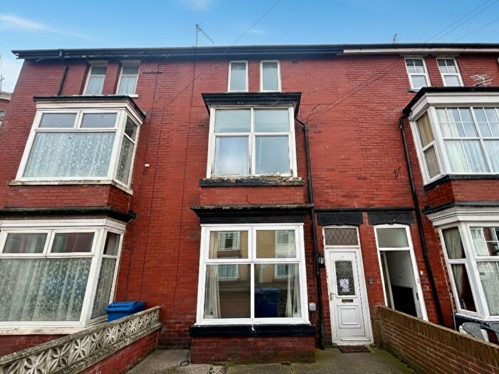 2 Bedroom Flat To Rent In Bed Second Floor Flat, Horsforth Avenue, Bridlington, YO15