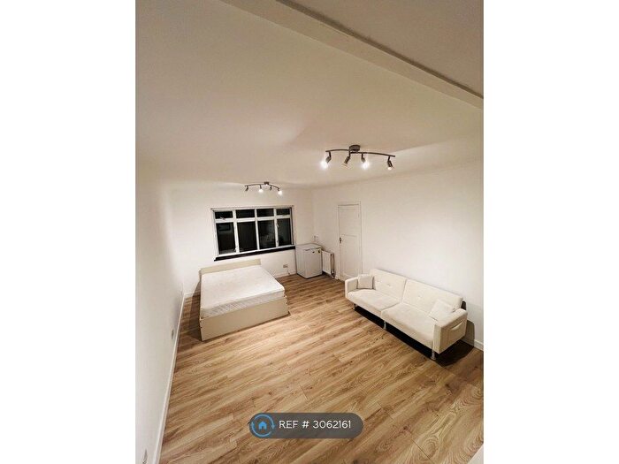 1 Bedroom Maisonette To Rent In Whitby Road, Ruislip, HA4
