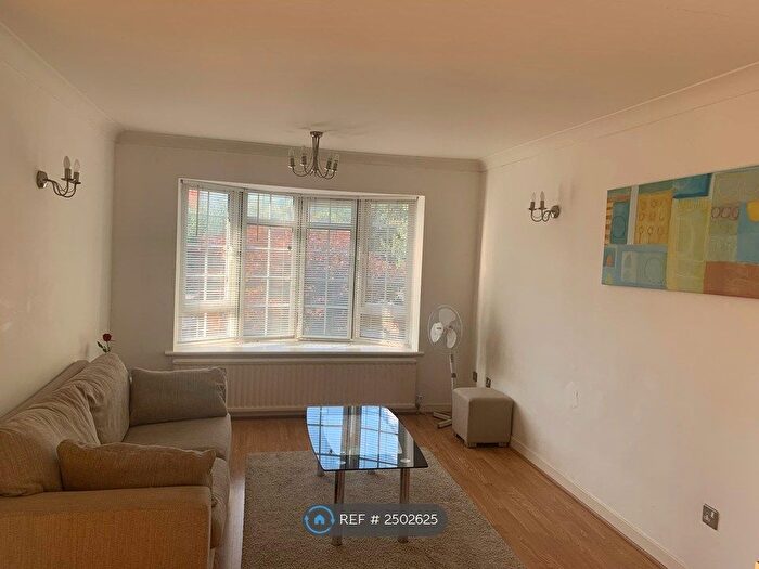 2 Bedroom Flat To Rent In Gregory Court, Nottingham, NG7