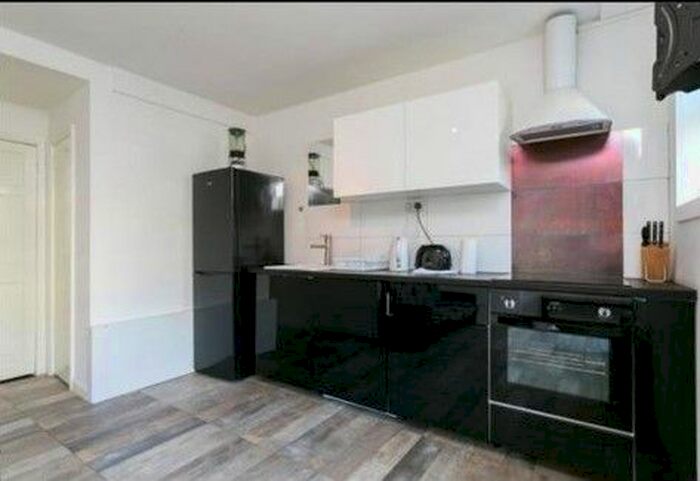 Studio To Rent In Lansdowne Road, Norwood SE27