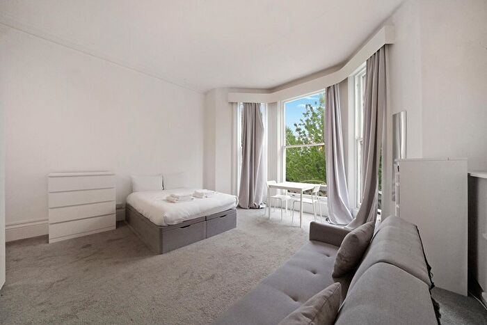 Studio To Rent In Pembridge Square, Notting Hill, W2
