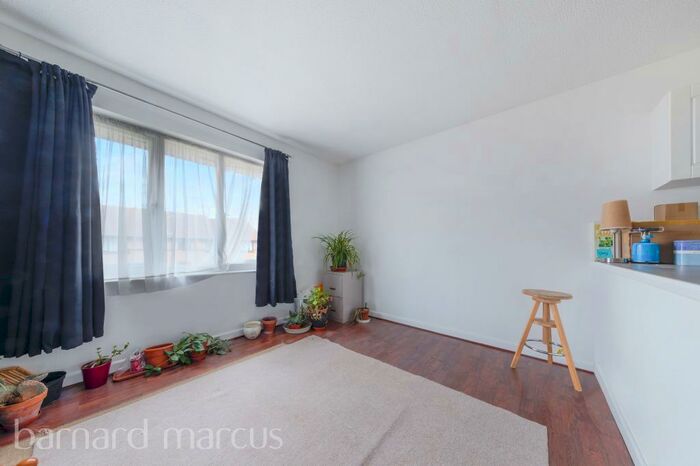 1 Bedroom Flat To Rent In Davies Close, Croydon, CR0
