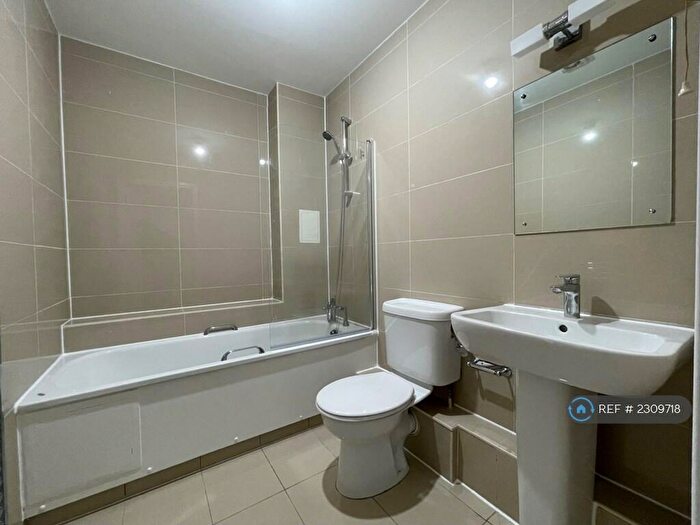 1 Bedroom Flat To Rent In Hearnshaw Street, London, E14