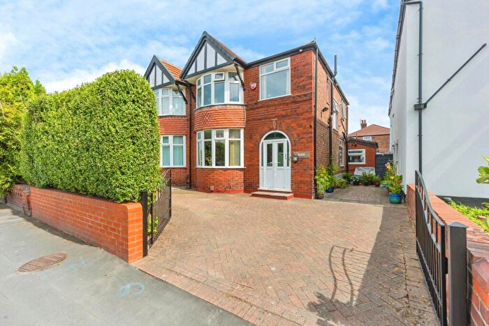 3 Bedroom Semi-Detached House For Sale In Parrs Wood Road, Didsbury, Manchester, Greater Manchester, M20