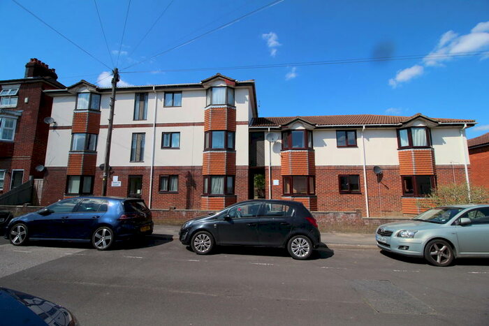 1 Bedroom Apartment To Rent In Padwell Road, Southampton, SO14
