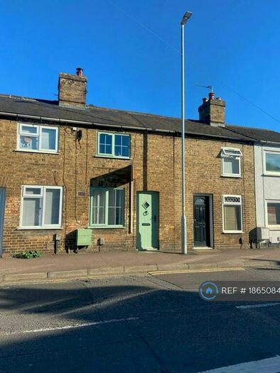2 Bedroom Terraced House To Rent In Hitchin Street, Biggleswade, SG18