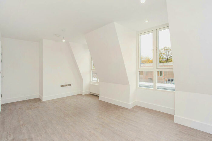 2 Bedroom Penthouse To Rent In Wells Park Road, Sydenham *** Video Tour Available ***, SE26