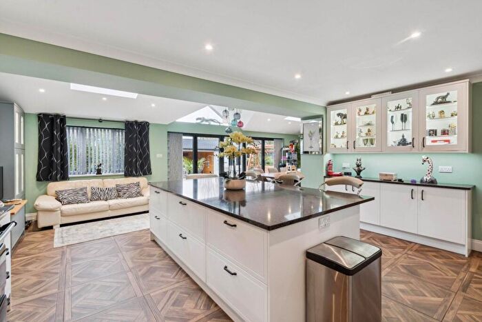 5 Bedroom Detached House For Sale In Buckland, HP22