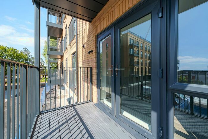 2 Bedroom Flat To Rent In St. Marys Road, Greenhithe, DA9