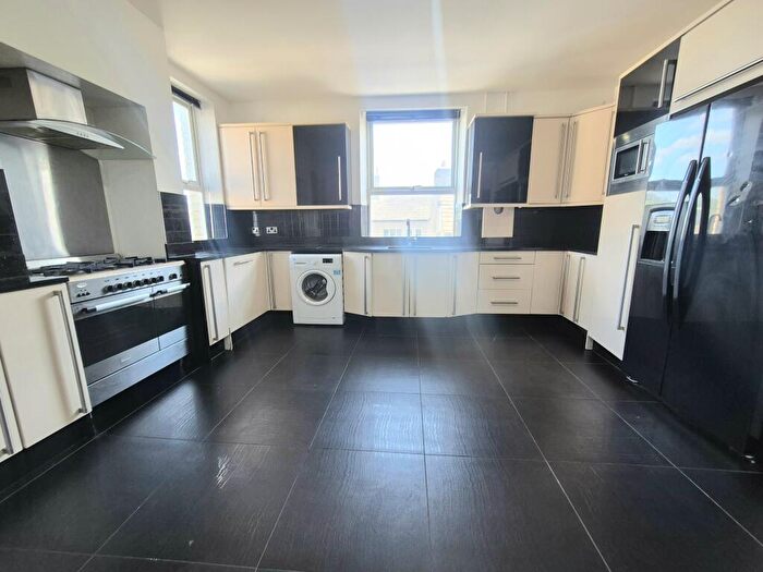 2 Bedroom Apartment To Rent In Southgate, Elland, HX5