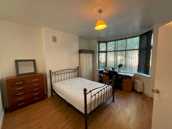 5 Bedroom Semi-Detached House To Rent In Harlaxton Drive, Nottingham, Nottinghamshire, NG7