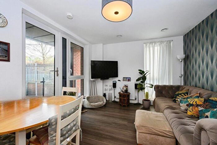 2 Bedroom Flat For Sale In Marketfield Way, Redhill, Surrey, RH1