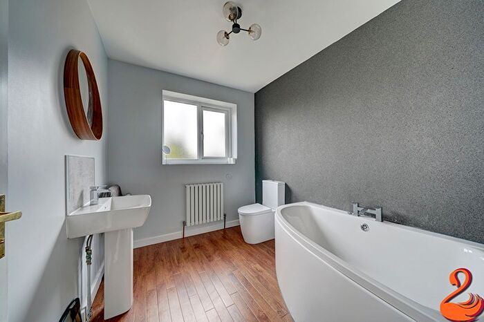 4 Bedroom Detached House For Sale In Main Street, Offenham, WR11