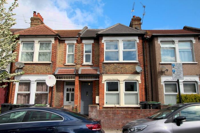 3 Bedroom Flat To Rent In Brantwood Road, Tottenham, London, N17