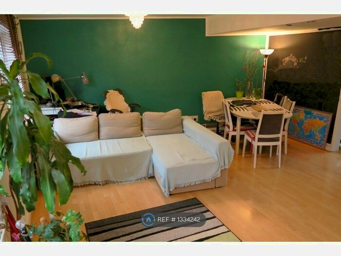 3 Bedroom Maisonette To Rent In Clive Parade, Northwood, HA6