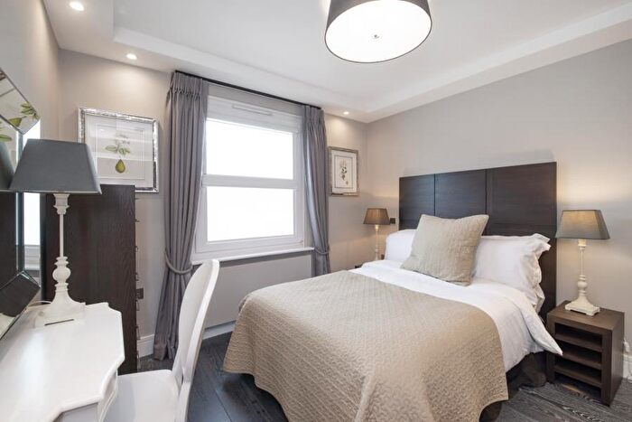 5 Bedroom Flat To Rent In Court Close, St. John's Wood Park, NW8