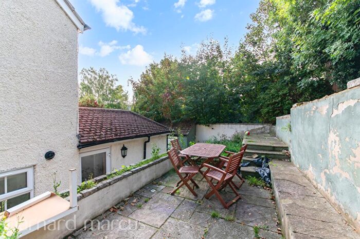 2 Bedroom End Of Terrace House For Sale In Beaconsfield Place, Epsom, KT17