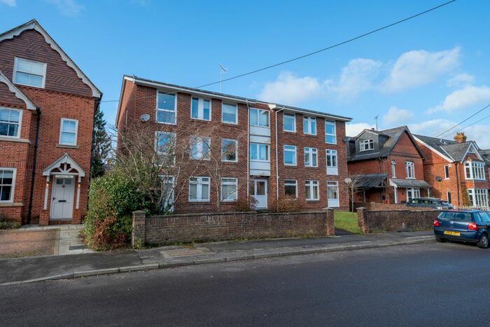 2 Bedroom Flat To Rent In Princes Crescent, Lyndhurst, SO43