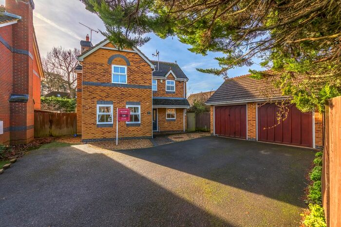 4 Bedroom Detached House To Rent In Theobalds Way, Frimley, Camberley, GU16