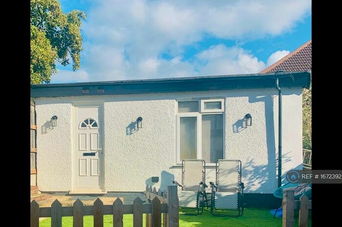 Studio To Rent In Ridgeway Avenue, London, EN4