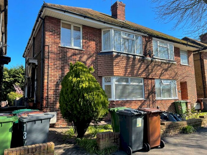 1 Bedroom Maisonette To Rent In The Walk, Potters Bar, Hertfordshire, EN6