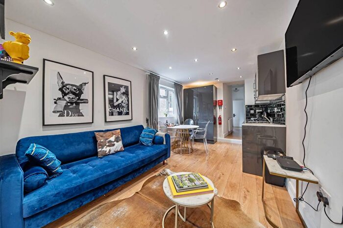 2 Bedroom Flat To Rent In Crystal Palace Road, East Dulwich, London, SE22