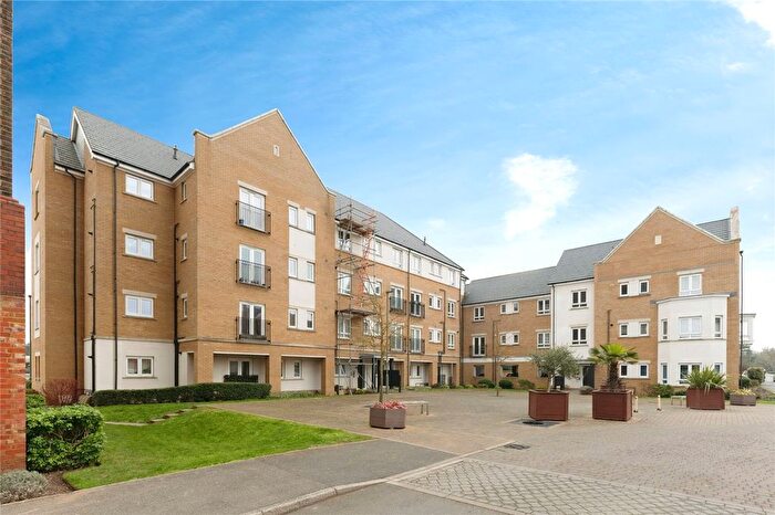 1 Bedroom Flat For Sale In Longland Place, Epsom, Surrey, KT19