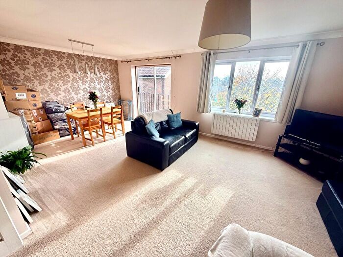 2 Bedroom Flat To Rent In Goring Street, Worthing, West Sussex, BN12