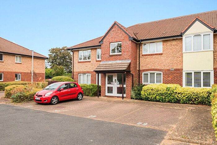 1 Bedroom Flat To Rent In Shepperton Court Drive, Shepperton, Surrey, TW17