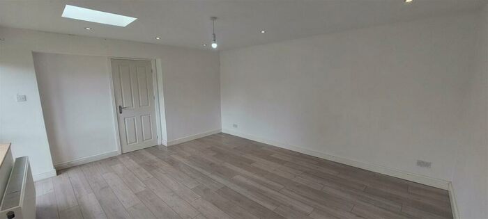4 Bedroom Semi-Detached House To Rent In Thornleigh Dr, Orton Longueville, Peterborough, PE2