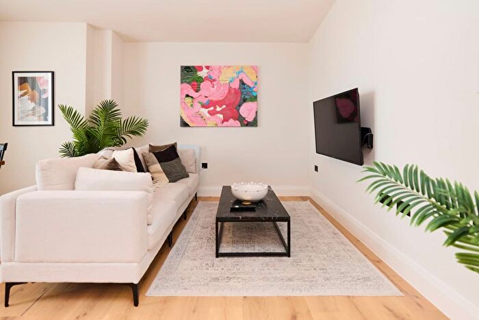 2 Bedroom Flat To Rent In High Road, London, E18