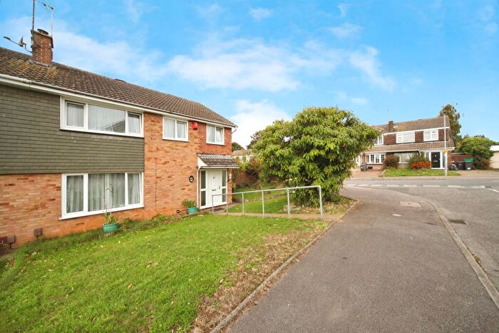 4 Bedroom Semi-Detached House For Sale In Butely Road, Luton, LU4
