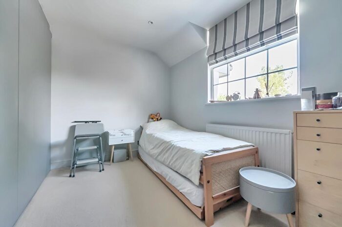 4 Bedroom Detached House For Sale In Totteridge Common, Totteridge, N20